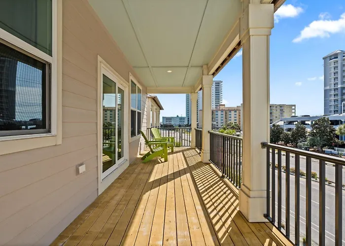 Pet Friendly 4 Bed Steps From With Pool *