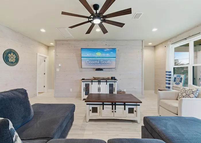 Pet Friendly 4 Bed Steps From With Pool