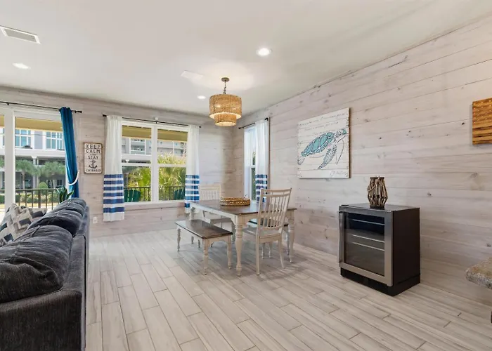 Pet Friendly 4 Bed Steps From With Pool *
