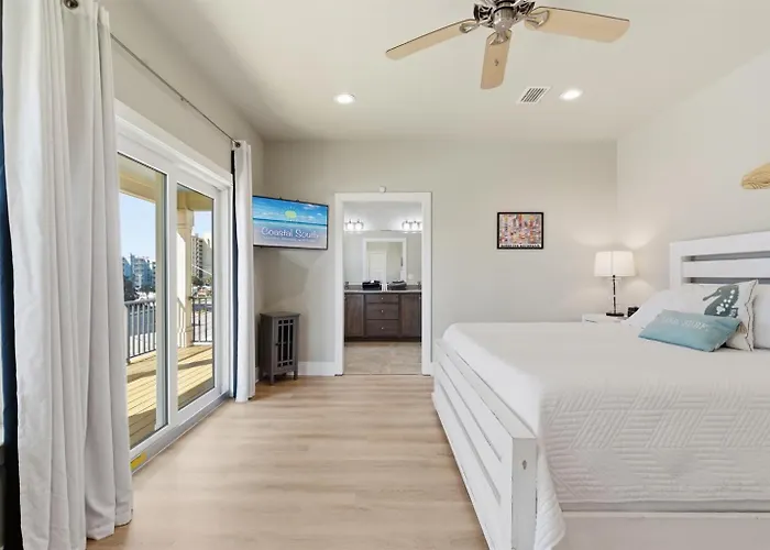 Pet Friendly 4 Bed Steps From With Pool * Gulf Shores