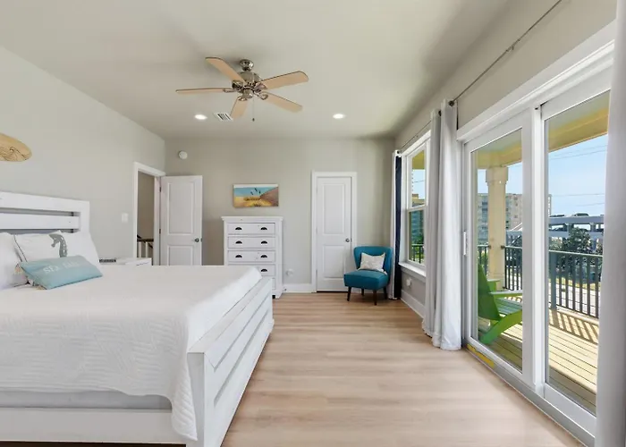 Pet Friendly 4 Bed Steps From With Pool