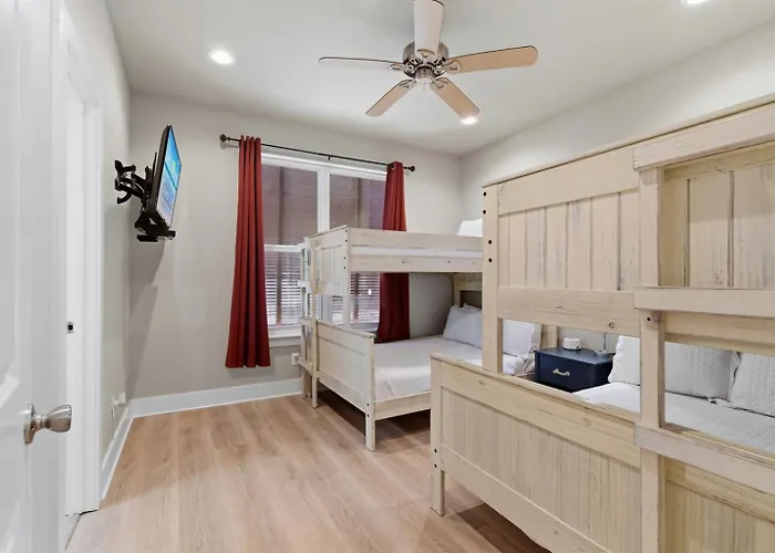 Pet Friendly 4 Bed Steps From With Pool Holiday home Gulf Shores