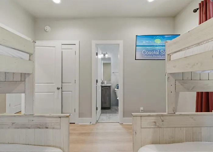Pet Friendly 4 Bed Steps From With Pool Gulf Shores