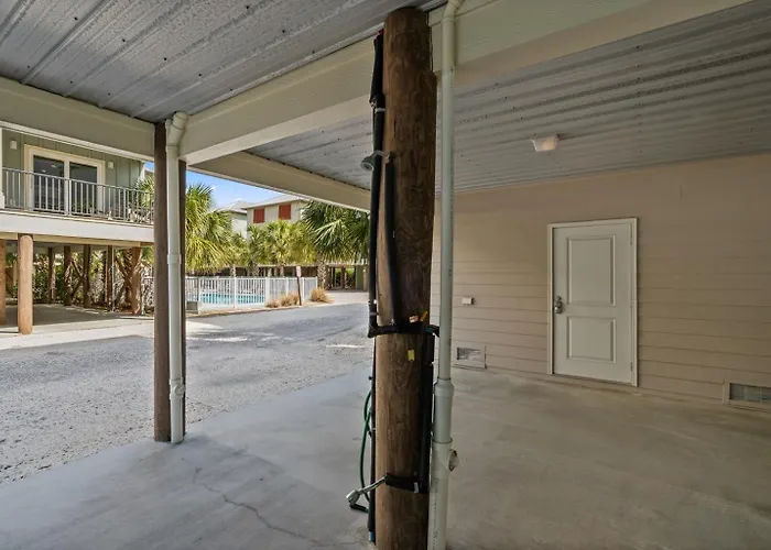 Pet Friendly 4 Bed Steps From With Pool * Gulf Shores